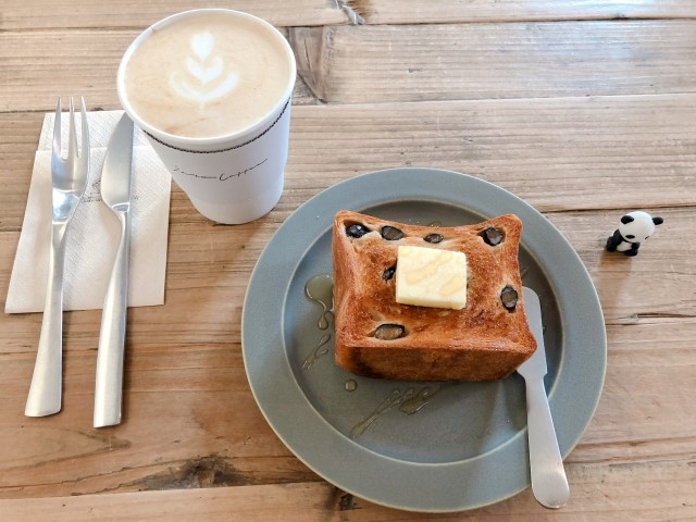 バタートーストとカプチーノ